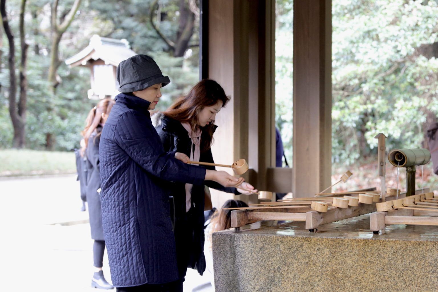 on se purifie les mains et la bouche