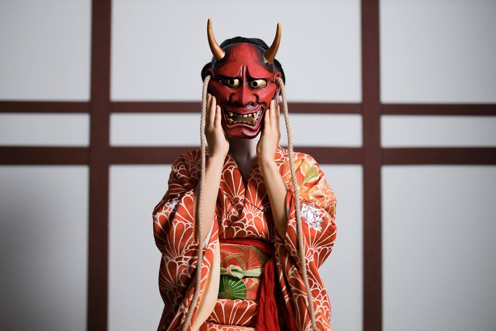 Le théâtre nô et le kabuki : deux visages de la scène japonaise
